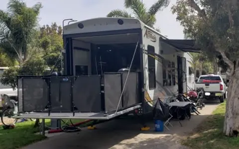 Attitude 28IBG Toy Hauler