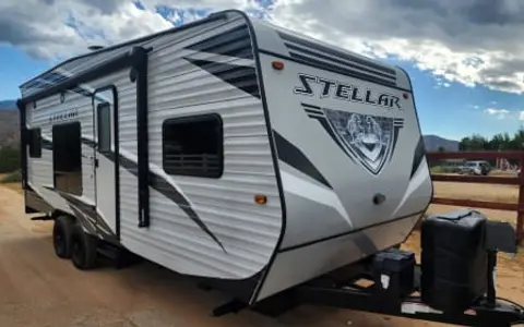 Wonderful OFF GRID toyhauler that sleeps 5! BUILT FOR DRY CAMPING!