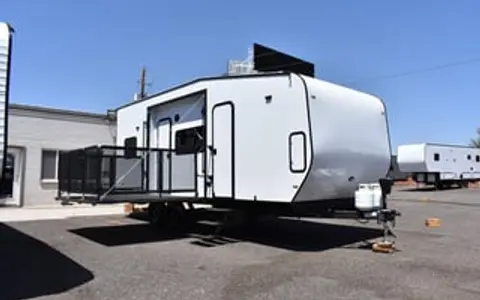Extravagant OFF GRID toyhauler, sleeps 5!