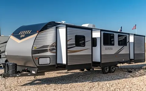 Tim's Aurora 34BHTS Travel Trailer