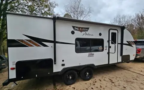 2023 Forest River Wildwood X-Lite Platinum