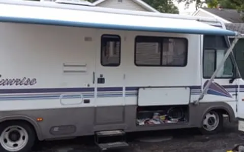 1996 Winnebago Sunrise 30rq with Solar