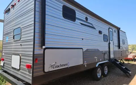 Mini home on wheels - 2024 Coachmen Catalina legacy