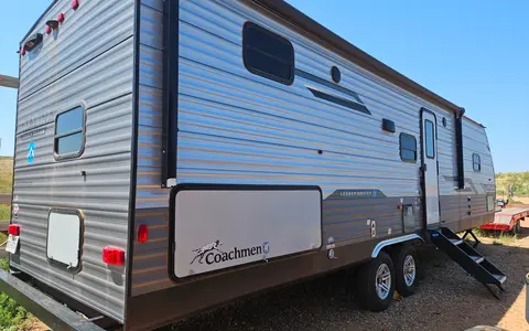 Mini Home on Wheels - 24' Coachmen Catalina Legacy