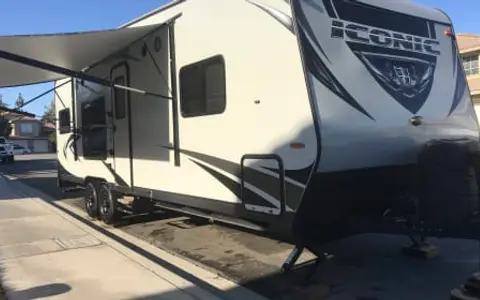 **2018 Eclipse Recreational Vehicles Iconic**