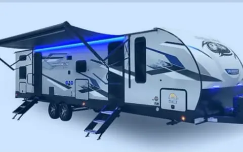 FULLY LOADED NEWER 2024 FOREST RIVER ALPHA WOLF-SLEEPS 9-W/HITCH/STABLIZER