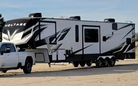 2021 Voltage 44' Toyhauler