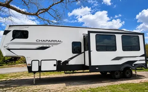 2025 Forest River Coachmen Chaparral (NO BEACH SETUP)