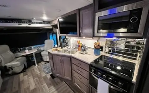 32 Foot Boutique BnB on Wheels