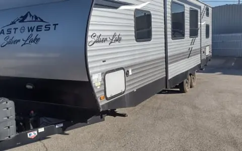 SilverLake 2 w/Bunks & King bed: Delivery Avail: No prep fee; Equipped