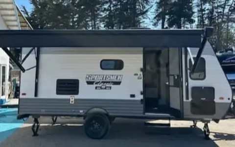 2022 Light Weight 21-foot Sporty Sportsmen "Pet Friendly"