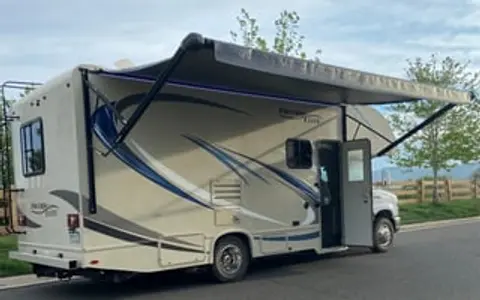 Thor FreedomElite 24HE Fully Stocked *Solar*