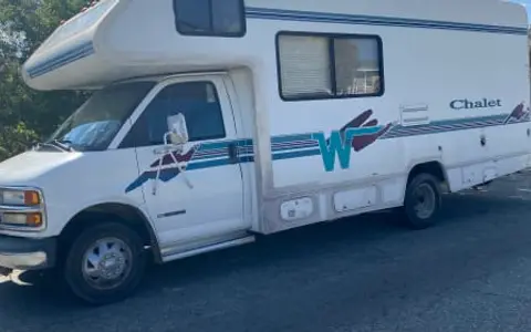 2000 Winnebago Chalet