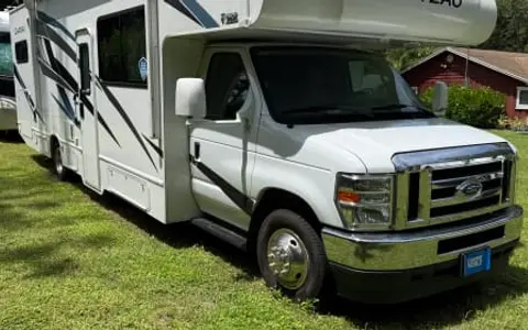 Family-Ready 2024 Thor Chateau 32’ | Bunks + Everything You Need
