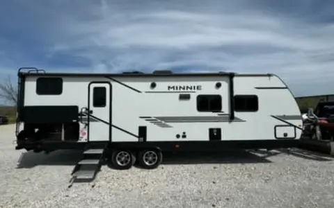 2021 Winnebago Minnie Winnie Bunkbeds
