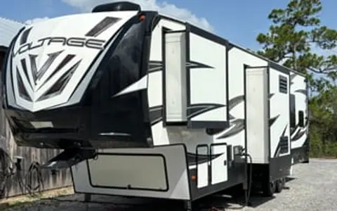 Abide Ranch & Rental Rolling Playhouse!!