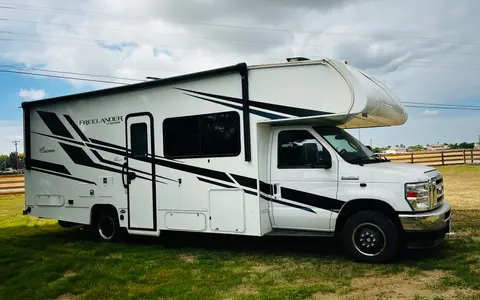The Lander | Spacious Family Adventure RV!
