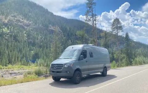 Adventure-Ready 4-Season 4x4 Camper Van – Off-Grid Comfort for 4