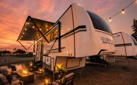 Sleeps 4 | Off-Grid Ready Fifth Wheel | Arctic Fox for Couples