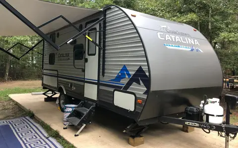 Reds Coachmen Catalina Summit Series 7 184BHS Travel Trailer