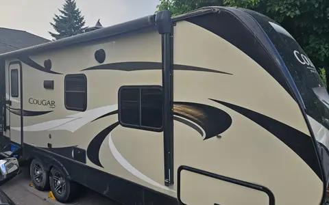 24 ft Keystone Cougar Travel Trailer