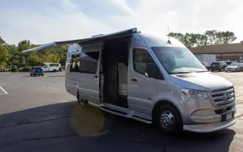 Entourage Elite: Your Ultimate Road Trip Companion!