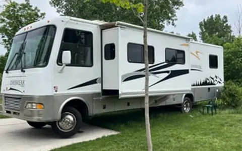 Earth Trekker 35’ Motorcoach for 7