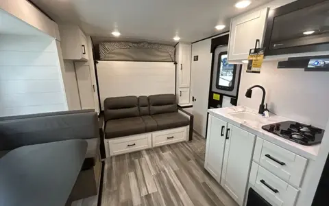 Chandler's Jayco Jay flight slx 197mb Travel Trailer