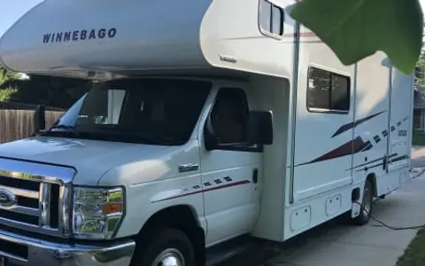 2019 Winnebago Outlook 27'