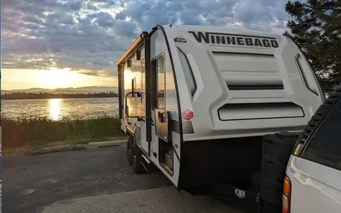 Ready for 2026 - Spacious Yet Compact: 2022 Winnebago - Fits 6, Tows Easy!