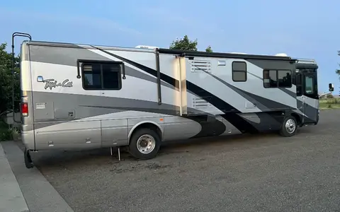 Colleen's National RV Tropi-Cal Class A