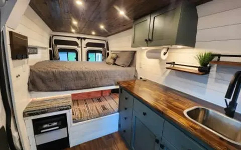 Campervan - Betty White - HAS AC! - Sleeper - ProMaster Dodge '14