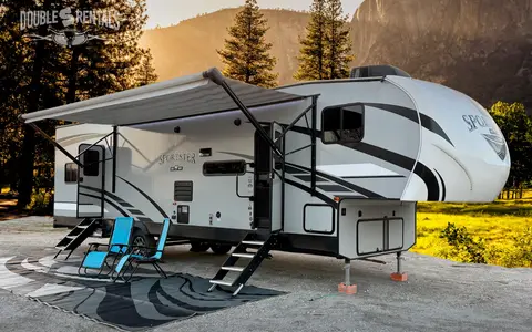 SPORTSTER Toy Hauler with 2 Queen Beds, U-Shaped Dinette & Sofa