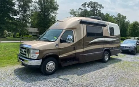 Goldy  A 2015 Coach House Platinum w/2 slideouts!