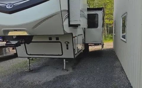 Keystone 25res Fifth wheel