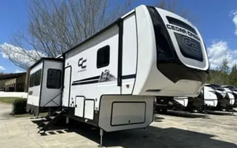 2024 Cedar Creek Bunk Room with own Bath Plus Loft