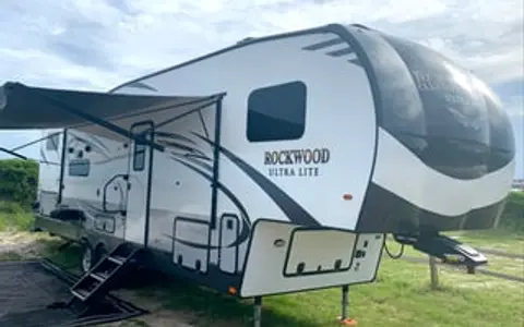 5th Wheels offer more privacy 2020 Rockwood