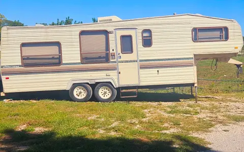 Lisa's fleetwood Wilderness Fifth Wheel