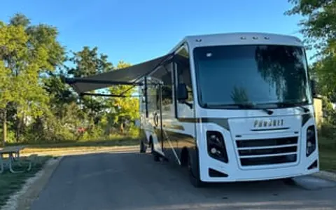 "Impeccably Clean and Spotless Plug and Play RV"