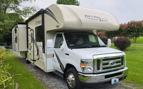 Thor Motor Coach Freedom Elite