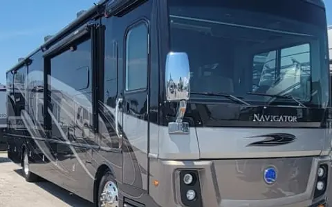 Family Fun Coach-FL-Bring Fido -2Bath! - 2019 Holiday Rambler Navigator 38k