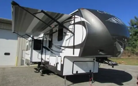 ***Get your Glamping on in this Luxury 2015 Crossroads Cameo ***