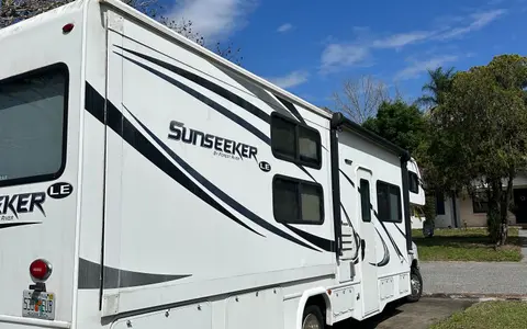 Kermit's Forest River Sunseeker 3250LE Class C