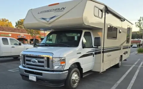 28' Coachman Sleeps 6