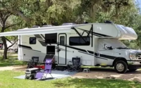 Coachmen Freelander - Spacious and Family Friendly