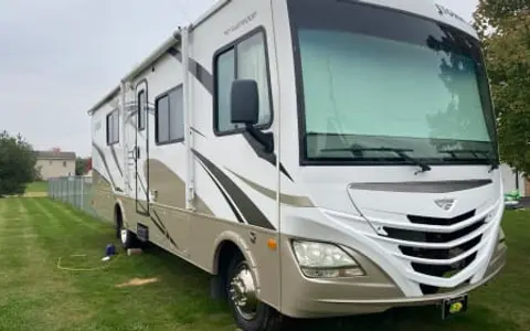 Adventure-Ready Bunkhouse RV – Sleeps 8 with Room to Spare!