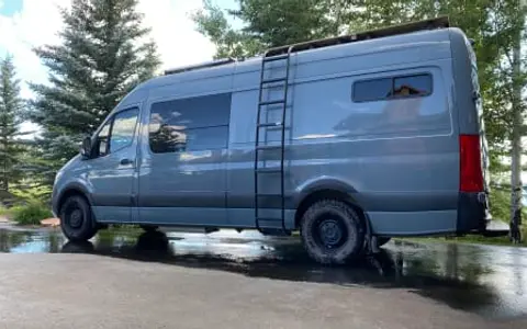 2020 Mercedes Sprinter Premium 22'