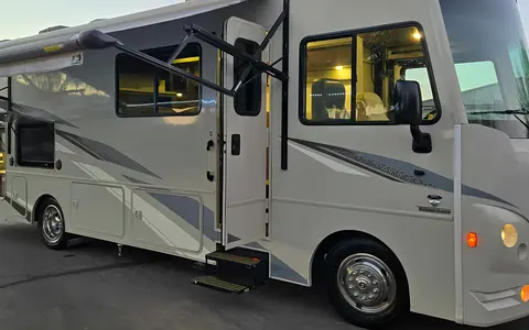 Winnebago Sunstar Class A