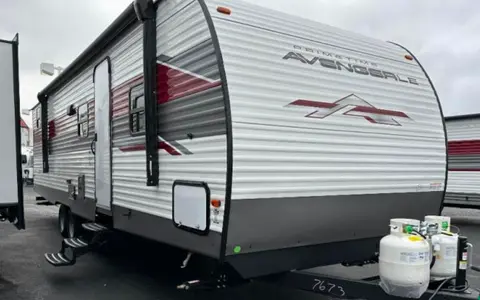 Richard's Prime Time Avenger LE 28QBSLE Travel Trailer