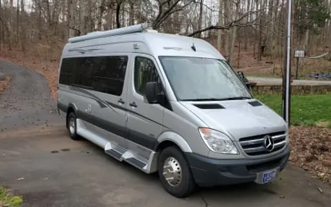 Adventure Van - Pleasure Way Plateau Ts